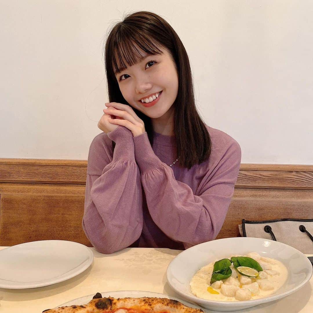 MOMOKAさんのインスタグラム写真 - (MOMOKAInstagram)「・ いつかのランチ🤤 ニョッキが食べたくて〜食べたくて〜 探し求めてたどり着いたお店。 おいしかったあ.....🥰  マスクチェーンがネックレスみたいになってしまってるのはお許しを...🙂笑  このあと17日の0時から、 9月に出演した染唎笑落語のディレイ配信が始まります〜！アフタートークもついてるみたい🥳 グッズの販売もあります！ ぜひぜひチェックしてくださいーー😊」10月16日 21時27分 - momoka_jewel