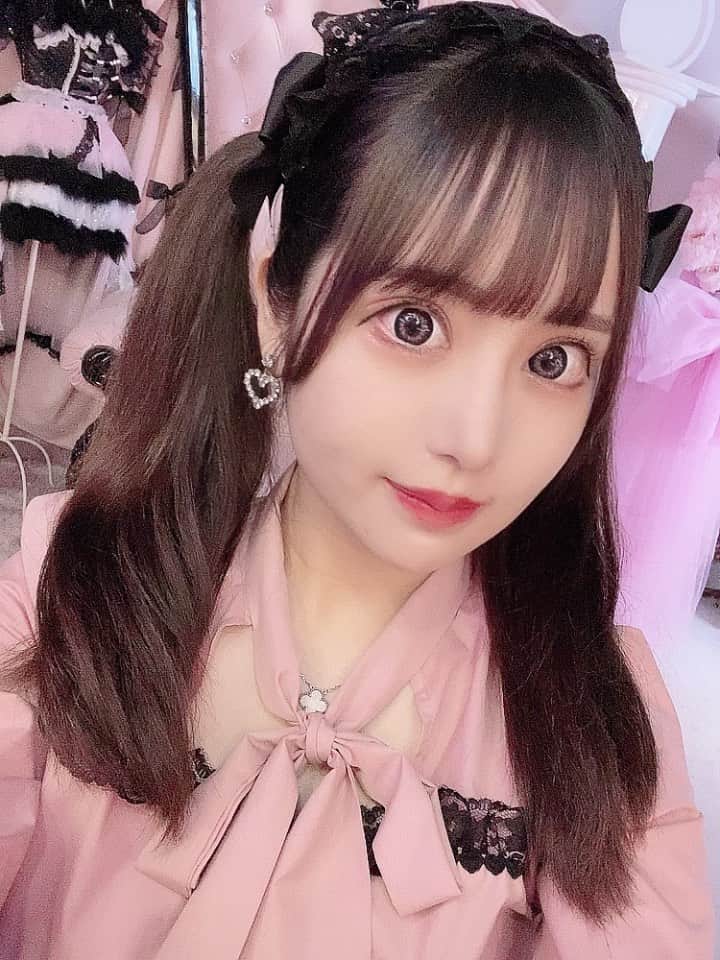 のインスタグラム：「. . にゃん🐈 . . コンカフェ嬢の同業返し💓 . . 同業コンカフェ巡り終了！ . . さ！23時からおきゅいんするよ〜 . . #コンカフェ #歌舞伎町 #ツインテール #コンカフェ嬢  #mars #ピンク好きな人と繋がりたい  #地雷系 #量産型 #可愛い  #コンセプトカフェ #メイド」