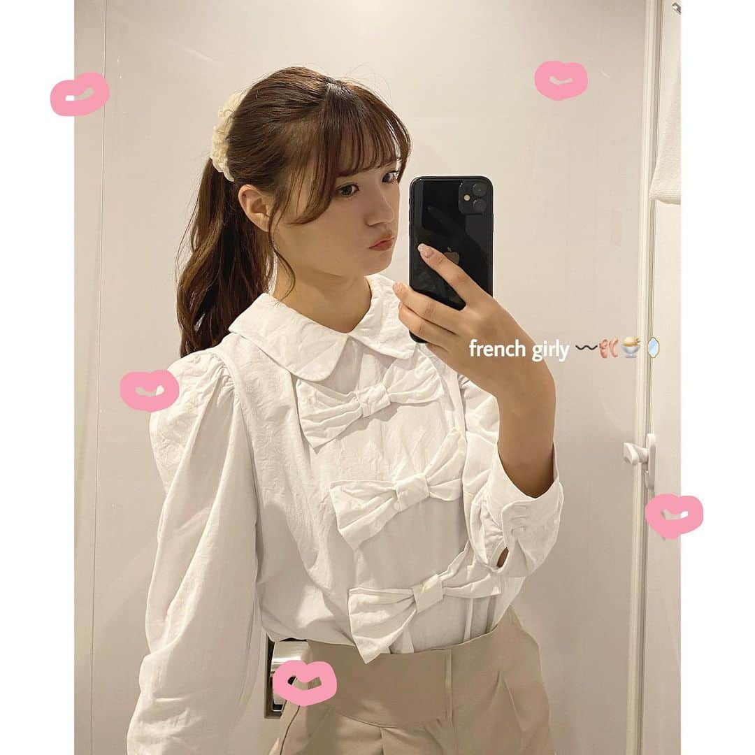 中野愛理のインスタグラム：「🩰🍨🪞 　　　　　 　　　　　 #今日のらぶこーで #ootd #frenchgirl #フレンチガーリー  #epine #ポニーテール #ホワイトコーデ #オールホワイト」