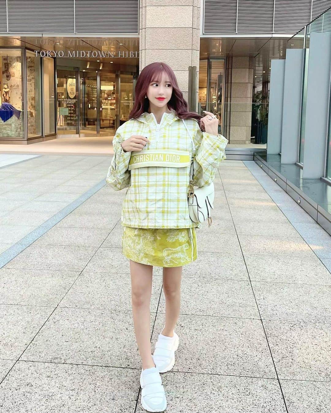 のインスタグラム：「ギンガムチェックかわち💚🤍💚🤍 ⁡ ⁡ ⁡ #ディオール #アノラック #サドルバッグ #dior」