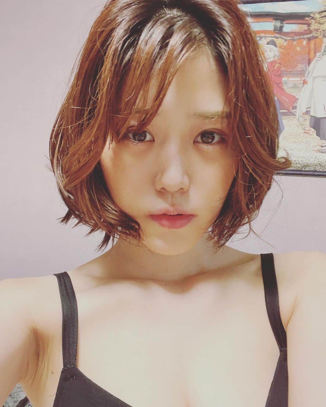 北内みさとのインスタグラム：「髪まいた　そろそろのばしたいなあ｡｡😈✊  #ショートヘア #ショートカット女子 #髪型アレンジ #hairstyle #girl #japanesegirl」