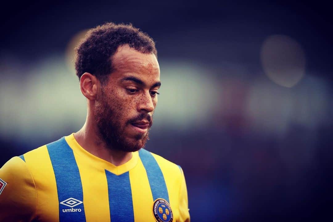 エリオット・ベネットのインスタグラム：「This last few weeks have been the toughest of my life. The 💙 and support we have received as a family have been overwhelming. Tonight I’m reflecting on what it has taken from both my parents, my wife and my family to live out my dreams for the last 15 years as a pro and countless as a young kid! Thank you for the support and thank you all for allowing this kid (scruffy at the minute) Telford boy do things that I didn’t think possible 💙💙💙」