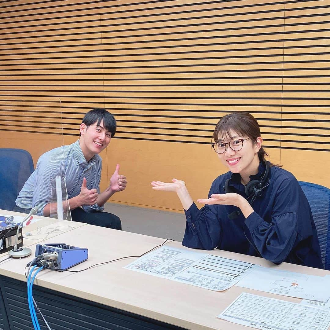 潮田玲子さんのインスタグラム写真 - (潮田玲子Instagram)「🏸男女国別対抗団体戦、トマス杯、ユーバー杯、男子は3位、 女子は準優勝という結果でした🇯🇵🇯🇵 白熱する試合に釘付けになりながら、私も連日解説をさせていただき、とても充実した時間でした😊 選手、スタッフの皆さんひとまずお疲れ様でした🙋‍♀️🙏 デンマークとの時差で真夜中〜朝方までの解説もなかなかタフでしたよー笑笑 本日はグッドモーニングでもお馴染みの草薙アナウンサーとペアでした🙆‍♀️ お疲れ様でした🙏  #テレ朝チャンネル #トマス杯 #ユーバー杯 #男女国別対抗団体戦 #解説 #みんなお疲れ様でした」10月17日 8時36分 - reikoshiota_official