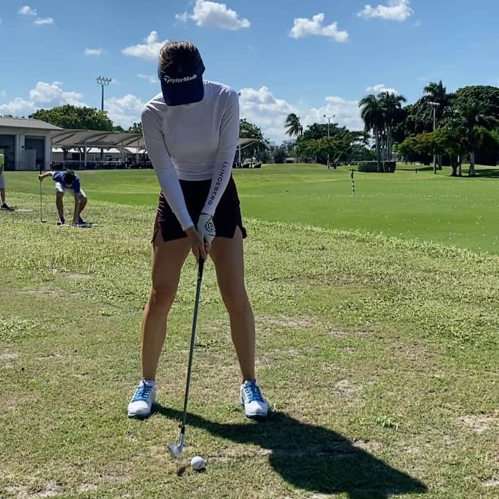 ベアトリス・レカリのインスタグラム：「Happy with my progress @birdieeyesgolf @jlindebergsport (🎥 @gpodgolf)」