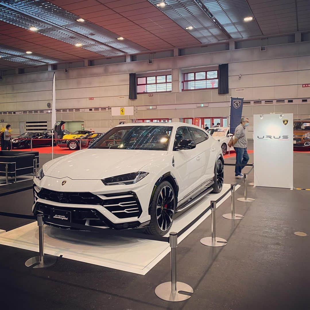 梅宮アンナさんのインスタグラム写真 - (梅宮アンナInstagram)「@premiumworldmotorfair   静岡へ行って参りました🍵  車のお仕事嬉しい💕💕  素敵な車が沢山展示されていて⭐️⭐️🚗💨  ワクワクして💕  この車。。  おいくらするんですか？  はい。  8000万円でございます⭐️🚗⭐️  😲😲😲  😲😲😲  #静岡ツインメッセ  #外車  #ev」10月17日 3時58分 - annaumemiya