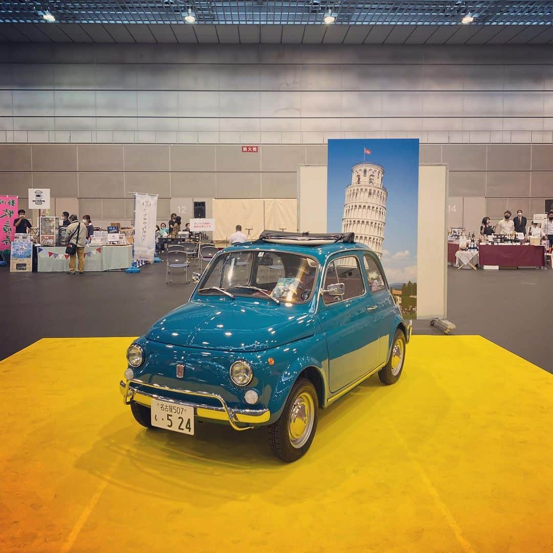 梅宮アンナさんのインスタグラム写真 - (梅宮アンナInstagram)「@premiumworldmotorfair   静岡へ行って参りました🍵  車のお仕事嬉しい💕💕  素敵な車が沢山展示されていて⭐️⭐️🚗💨  ワクワクして💕  この車。。  おいくらするんですか？  はい。  8000万円でございます⭐️🚗⭐️  😲😲😲  😲😲😲  #静岡ツインメッセ  #外車  #ev」10月17日 3時58分 - annaumemiya