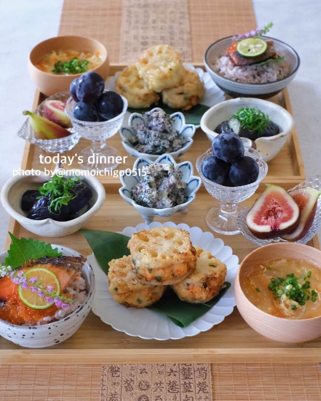 YASUKO TAKESUEのインスタグラム：「. こんばんは🥰💕. 今日の献立… . . 🌟蓮根挟み揚げ 🌟茄子の揚げ浸し 🌟ゴーヤのゆかりマヨネーズ和え 🌟鮭イクラ乗せご飯 🌟お味噌汁 🌟フルーツ . .  #晩ごはん#晩御飯#晩ご飯#夜ごはん#よるごはん#夕食#おうちご飯#うちご飯#おうちご飯lover#おうちご飯記録#食卓#手料理#手作りご飯#料理写真#器好き#器集め#献立#家庭料理#food#foodpic#foodstagram#foodphotography#followme#instagood」