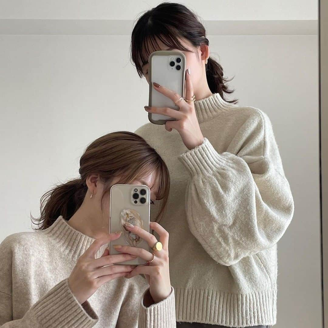 R i R y (リリー)さんのインスタグラム写真 - (R i R y (リリー)Instagram)「『秋の淡色コーデ🧶🤎』　　  秋の淡色コーデ🍁 どれも可愛すぎる🍂 ぜひ参考にしてみてね♪  ✴︎---------------✴︎---------------✴︎ ▶▶掲載する写真を募集中📸 カワイイ写真が撮れたら、@velle.jp をタグ付けするか、ハッシュタグ #velle_jp をつけて投稿してみてね♪ velle編集部と一緒にカワイイで溢れるvelleを創っていこう😚🤍  ✴︎---------------✴︎---------------✴︎ #今日のコーデ #今日の服 #韓国コーデ #プチプラ部 #プチプラファッション #ジーユーコーデ #プチプラコーデ #高見えコーデ #秋服コーデ #学生コーデ #ニットコーデ #カーディガン #カーディガンコーデ #淡色コーデ #消えそうな色コーデ #ワントーンコーデ #ベージュコーデ #ベージュ族 #ブラウンコーデ #秋服コーデ #1週間コーデ #着回しコーデ #レイヤードコーデ #韓国ファッションファッション #シミラールック #シミラールックコーデ #トレンチコート #トレンチコートコーデ #お洒落さんと繋がりたい」10月17日 17時54分 - velle.jp