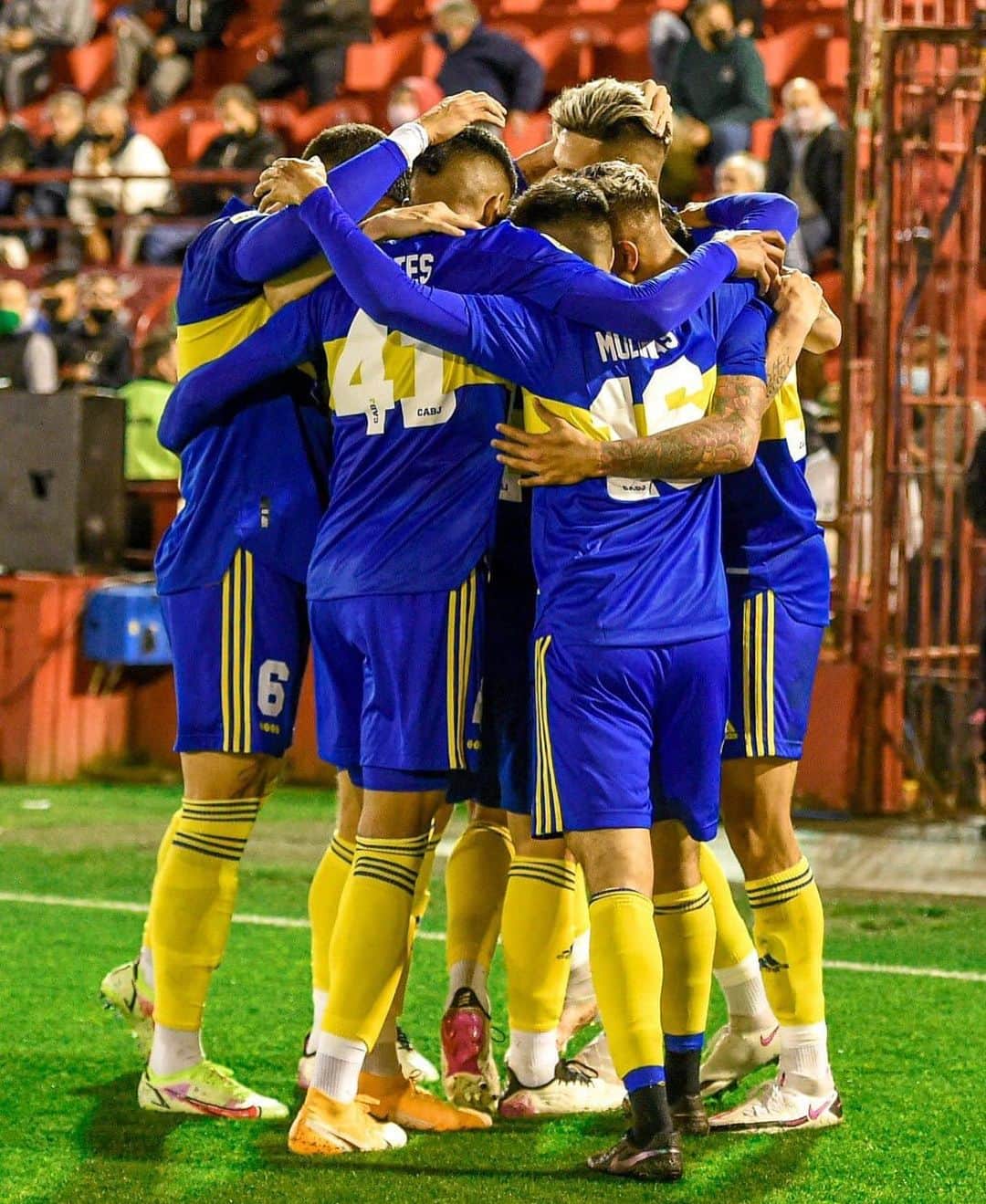 マルコス・ロホのインスタグラム：「Vamos @bocajrsoficial 💙💛💙」
