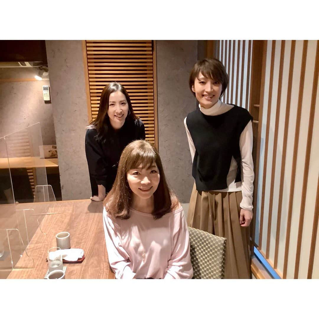 望海風斗さんのインスタグラム写真 - (望海風斗Instagram)「♡ 社長とゆうさんとお会いしました✨ 素敵なお話を沢山聞けて、とても幸せな時間でした😄 ⁡ ゆうさんにお会いするのは本当に久しぶりで… 頑張って綺麗にしていったつもりなのですが、ゆうさんを目の前にすると私はただの小僧🤪 ⁡ 社長もゆうさんも、私にとって憧れの女性です✨ ありがとうございました！ ⁡ #皆さん #ご安心ください #割れてます ‼︎🩳笑笑 #ワタナベエンターテインメント #渡辺ミキ 社長 #真飛聖 様 @sei_matobu  #ゆうさん  ゆうさんからいただいたプレゼント🎁 #コスメデコルテ セット＆プロテクトローション‼︎ #持ち歩く#顔にかける#もちもち肌〜 #マスクの中でお肌喜ぶ #小僧 #望海風斗」10月17日 11時05分 - nozomifuto_official