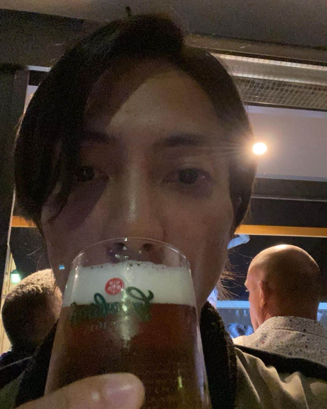 山下智久さんのインスタグラム写真 - (山下智久Instagram)「街を散歩してきました！ 夜は結構冷えます。皆さんも季節の変わり目体調に気をつけてください！  仕事頑張った後のビールって美味しすぎる。🍺  I took a nice walk in the city! It gets quite cold at night, I hope you all are taking care of your self. Beer after working hard is just too good.」10月17日 12時19分 - tomo.y9