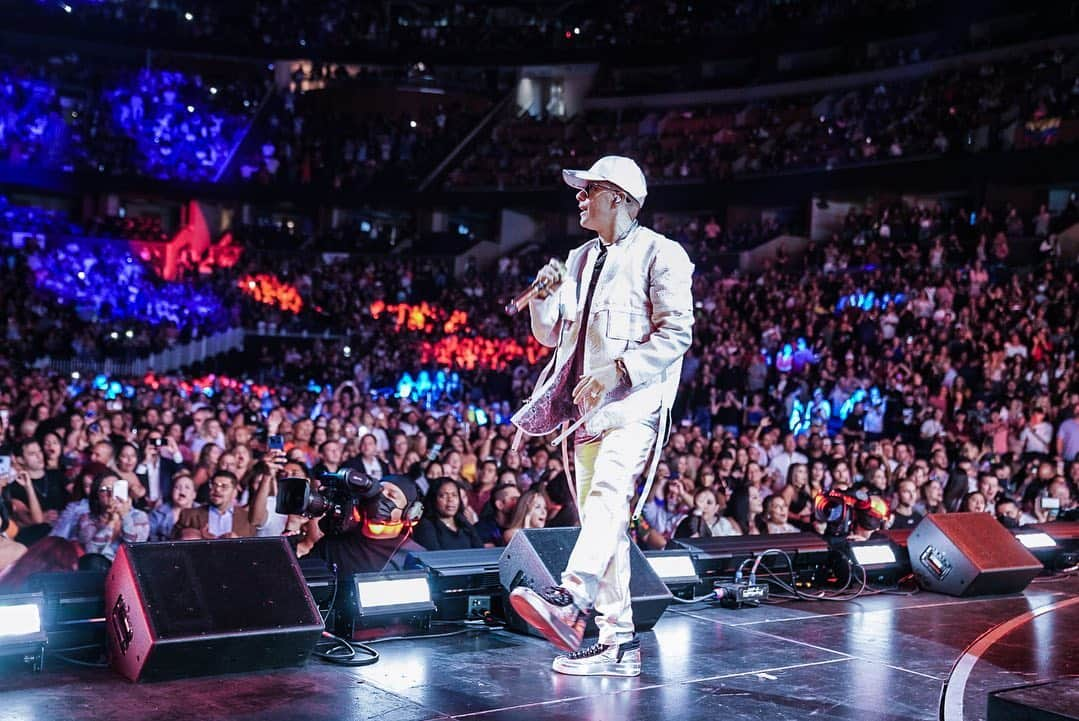 ヤンデルさんのインスタグラム写真 - (ヤンデルInstagram)「Una fiesta latina! 🕺🏻 🔥 💃🏽  @Wisin @iheartradio @iheartlatino  #Wisin #wisinYyandel #Yandel  #LosLideresDelMovimiento」10月17日 12時33分 - yandel