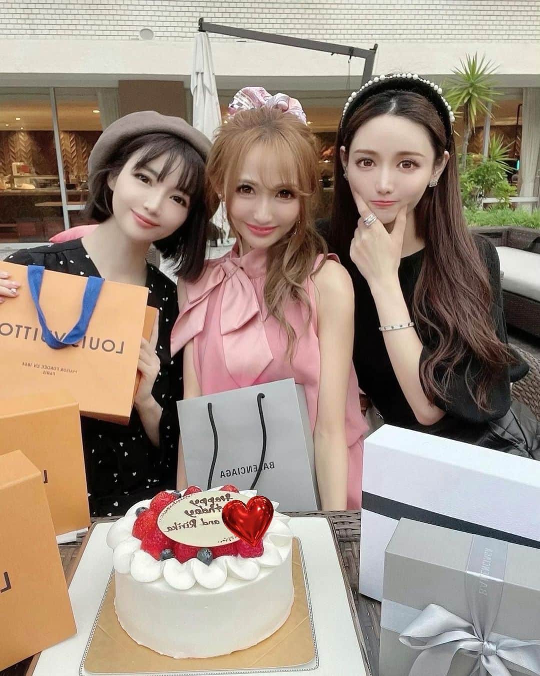 のインスタグラム：「お人形さん ふたりいた💓」