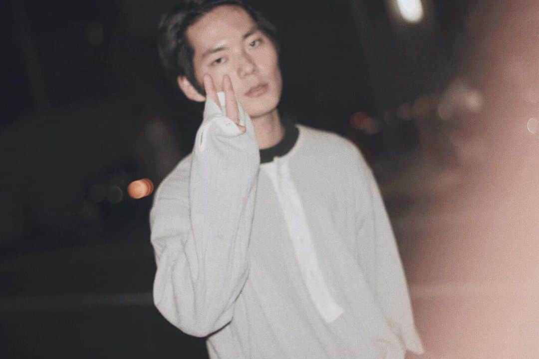 牧亮佑のインスタグラム：「急に冬を発動してきた 冬服発動準備しないと 秋と話し合いたい もう少し冬と闘ってくれ」