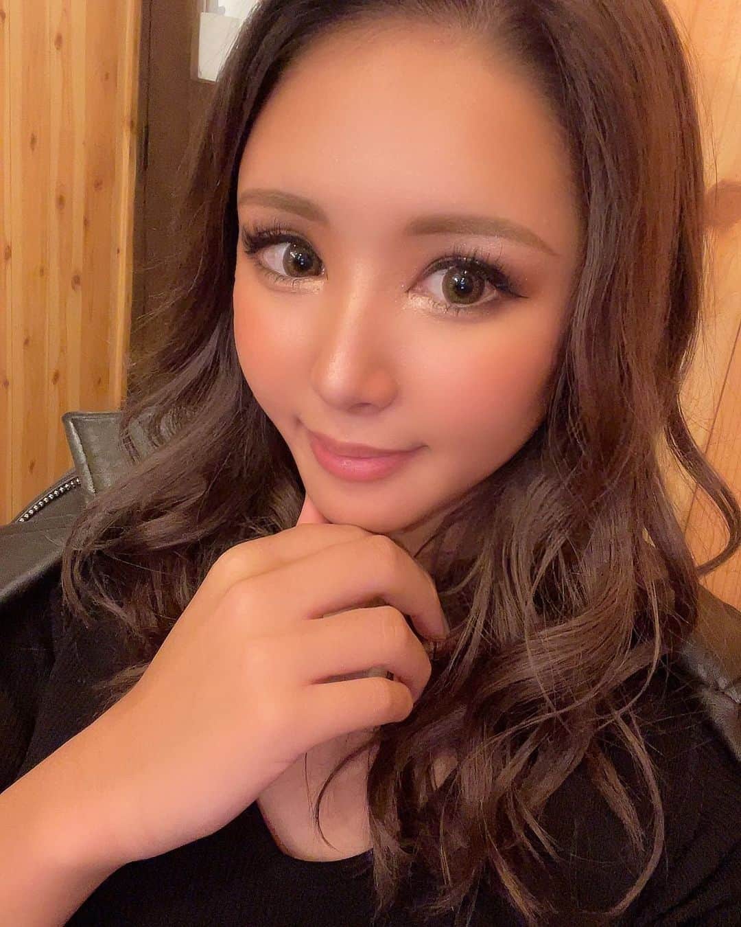 藤咲ひなたのインスタグラム：「おはよございます💓  もお寒いなあ秋だなあ。 美味しいもの沢山食べたいなあ😳✨」