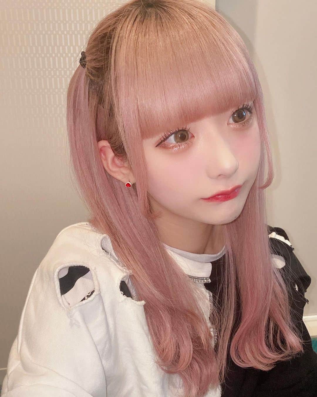凸守すずのインスタグラム：「カラコンはbabymimiのシルキーベージュ❗️  #みんカラ　#みんなのカラコン　#カラコンレポ」