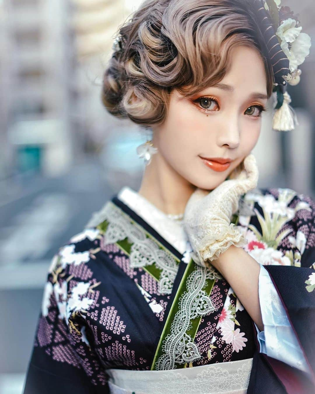 Elyさんのインスタグラム写真 - (ElyInstagram)「Retro kimono lady.🍂 This time young lady sneaked to a kissaten. She ordered a retro style pudding with ice cream soda. “Oh, so sweet! The pure sweetness just like the good old times.” This set of Autumn kimono has 22 photos, will be sent to all Patreסn subscriber in October.♡ ＊ 喫茶店行って参りました✨🍮 ＊ 這次大小姐偷跑去玩的地方是喫茶店 點了定番懷舊的布丁跟冰淇淋蘇打  "啊...好甜! 是種融合著那個時代的純粹的甜。"  這套秋季和服完整寫真有電子檔22張꒰ ∩･∇･∩꒱♡ 會送給這個月每一個等級訂閱者，包括訂E子的P網或網站購買 一起感受一下秋天的愜意吧!!✨🍂  👘 @kimono_luna  📷 @dzzdm  #elycosplay #dailyely #elydaily #blessed #travel  #kimono #retrostyle #retro #retro」10月17日 13時57分 - eeelyeee