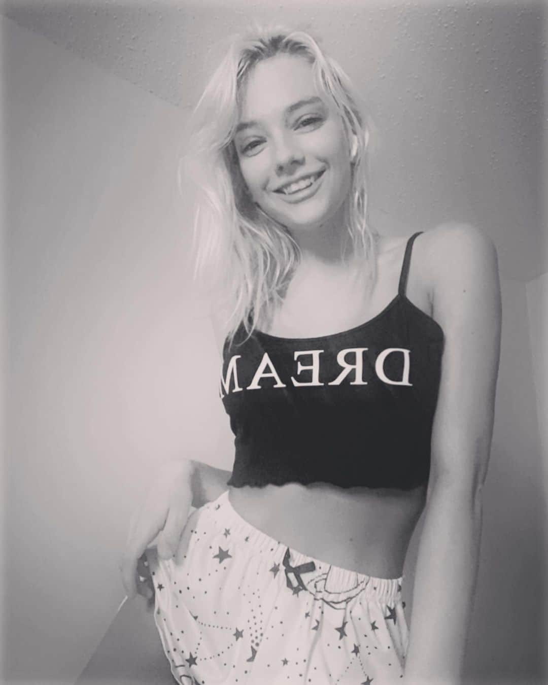 ケナ・ジェームスのインスタグラム：「Goodnight love bugs 🥰」