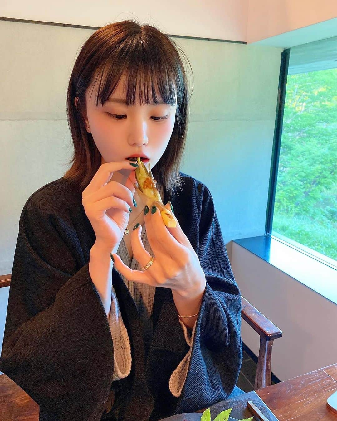 みもれもんさんのインスタグラム写真 - (みもれもんInstagram)「I ate dinner at the hot spring ❤️ What is this?  ・ こんにちは〜🍋✌️ この、葉っぱに包まれてる 小さいタケノコみたいなのが 好きです∩^ω^∩❤️ これって、タケノコ？ それとも、、、⊂( ・ ̫・ )⊃三 ・ ・  #mimoremon #Japan #2021 #fashion  #インスタグラビア #みもれもん #ショートヘア #ボブ #黒髪 #黒髪ボブ #日本女孩 #たけのこ #浴衣 #温泉」10月17日 15時39分 - mimore_mon0929