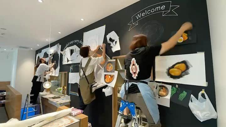 のインスタグラム：「お店の宣伝です🙇🏻‍♀️  kanakoのスープカレー屋さん横浜南部市場店 10/22(金)openに向けて準備中です🍴  #kanakoのスープカレー屋さんブランチ横浜南部市場店 #10/22オープン #brunch横浜南部市場  #チョークアート  #スープカレー #curry #organic #spice #instafood」