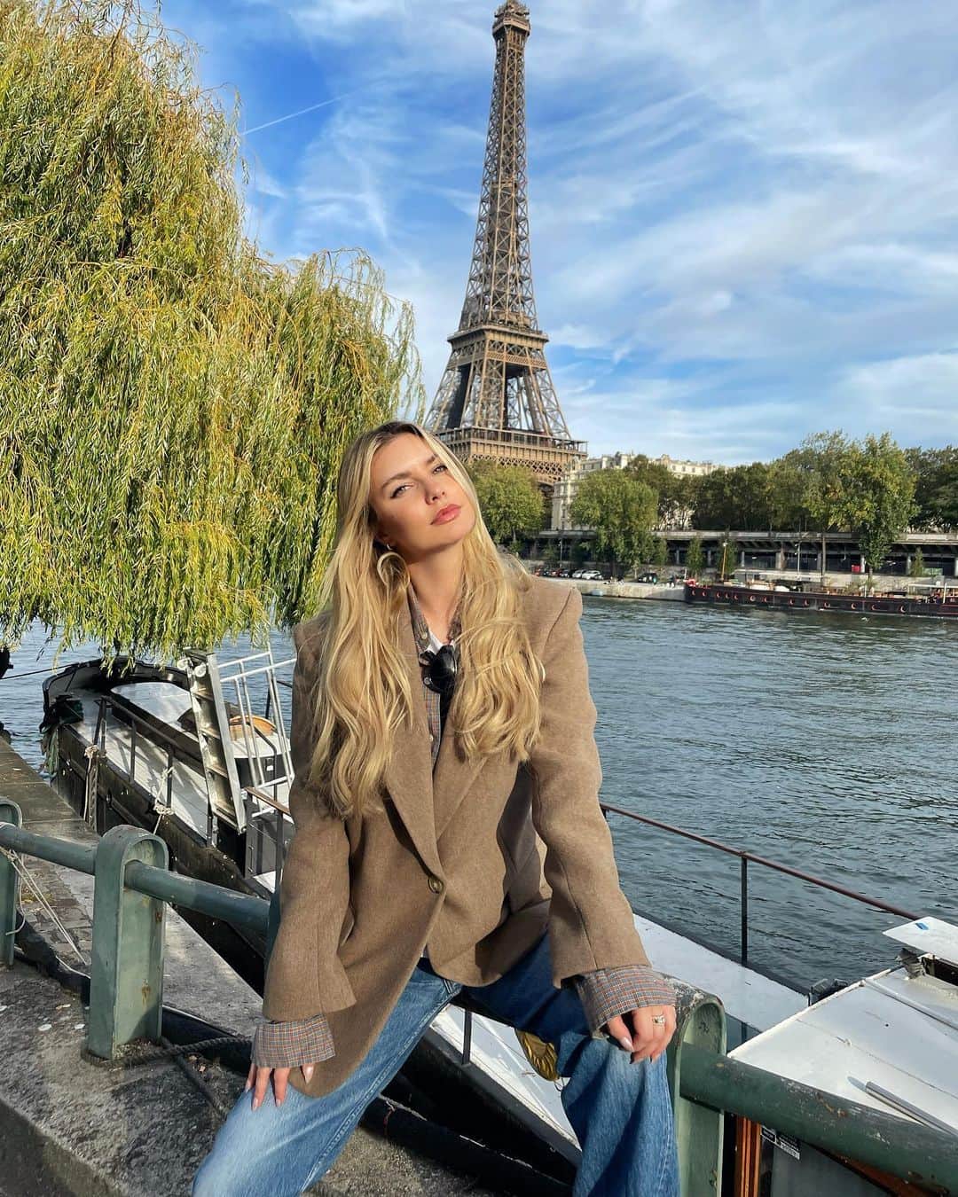 Katelyn Byrdのインスタグラム：「Sunday’s are for river walks 🔒」