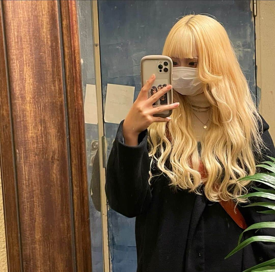 のインスタグラム：「金髪ロング恋しいな🤧」