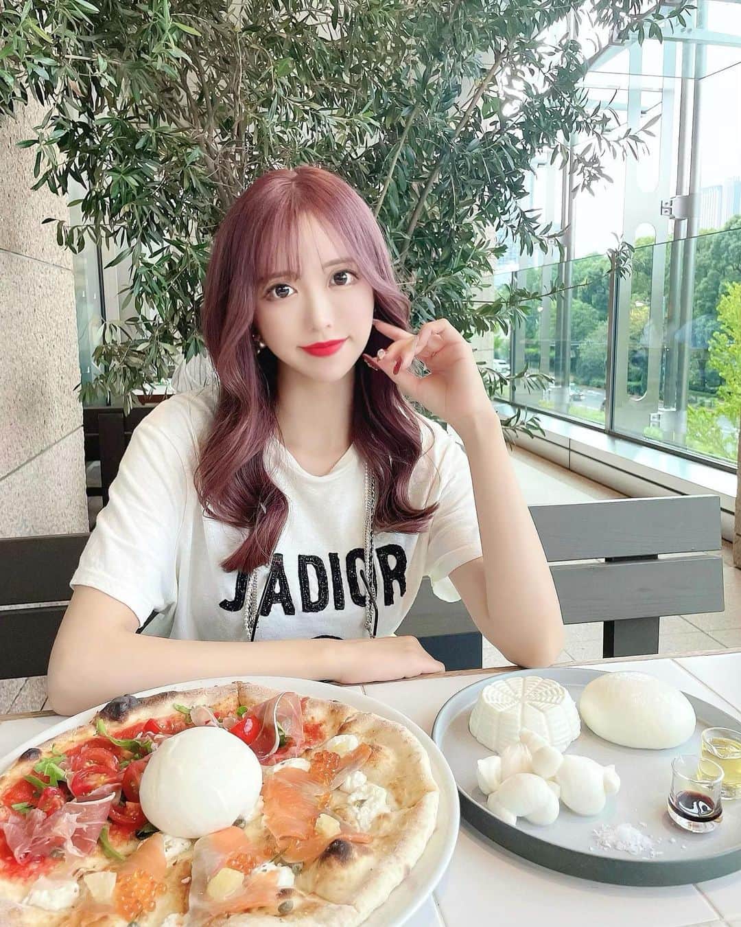 伴かなみのグルメインスタ