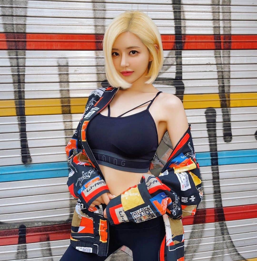 Dj Sodaのインスタグラム：「블랙소다 어때?🖤❤️💙💛 How about SODA in black?🖤」