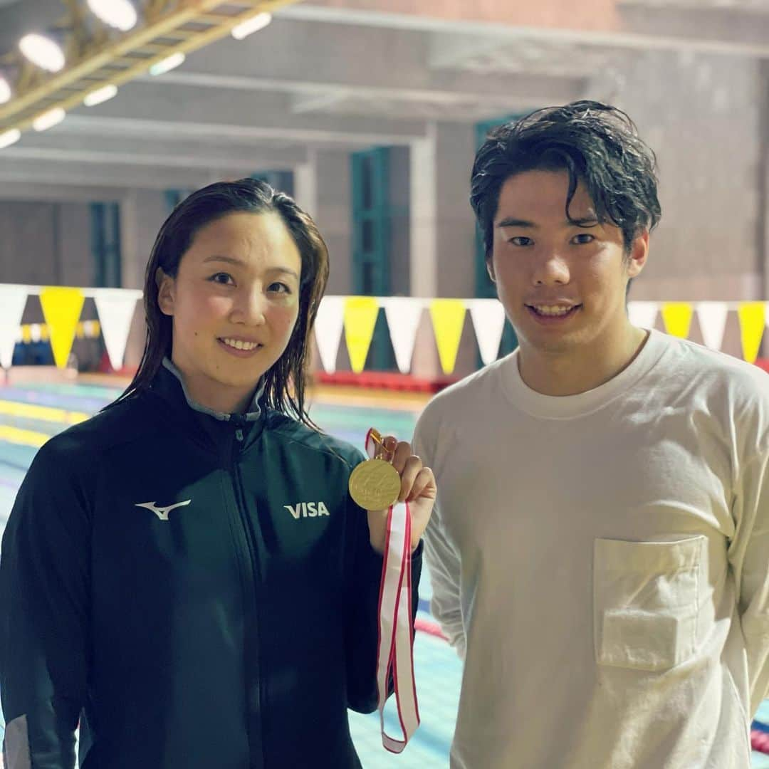 山口観弘のインスタグラム：「今夏の東京オリンピック後から 渡部香生子選手を指導することになり 10月16日.17日に行われた 日本短水路選手権に参加しました。  結果は 100m個人メドレー　 58.44  自己べスト　　🥇 100m平泳ぎ 1.04.53  自己べスト　🥇 200m平泳ぎ 2.19.51 🥇  目標にしていた三冠を達成することができました！ そのうち二つは自己ベストと 過去の自分もしっかり超え、次に向けて とてもいいステップになりました。  今後いろんな試練があるかと思いますが、渡部選手をしっかりサポートできるよう努力していきたいと思います😊  引き続き渡部香生子の応援をよろしくお願いします！！」