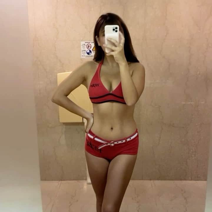  りさぶーのインスタグラム：「アメリカで太ったのもあるけど ３週間で６キロ落としました🔥♥️ . 結局やるかやらんかだけです。笑 短期間で落とせたのも "決めたことを１日もサボらなかっただけ” な気がする🤣鬼シンプルだった🤣 . そしてラウンドガール有難うございました🔥 再び楽しい時間で幸せでした☺️ . #名古屋 #me #ラウンドガール」