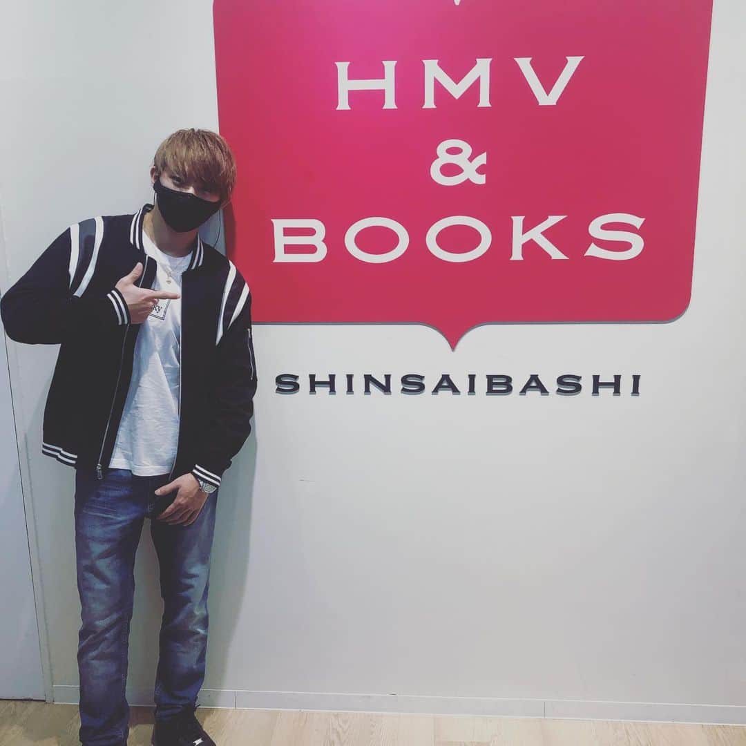 平野莉玖のインスタグラム：「STYLE &PHOTO BOOK 発売記念イベント‼️  大阪、名古屋、東京でのイベントが無事に終了しました😊  みんなと濃い時間を過ごせてめちゃめちゃ嬉しかったし楽しかったです‼️  直接目を見てみんなの声を聞けるととても力になってこれからもっと頑張ろうって思えます。 皆さんの応援が僕の力の源です😌  ご来場頂き本当にありがとうございました🙇‍♂️  20日からはPOP UP SHOPが5日間ございますので、是非皆様のご来店お待ち致しております🙇‍♂️ またお会いできる事楽しみにしております😆  それではこの幸せな気持ちのまま眠りにつきます😴 おやすみなさい〜😪  #RKSRICKY #RKS #リクスリッキー #RIKU #平野莉玖」