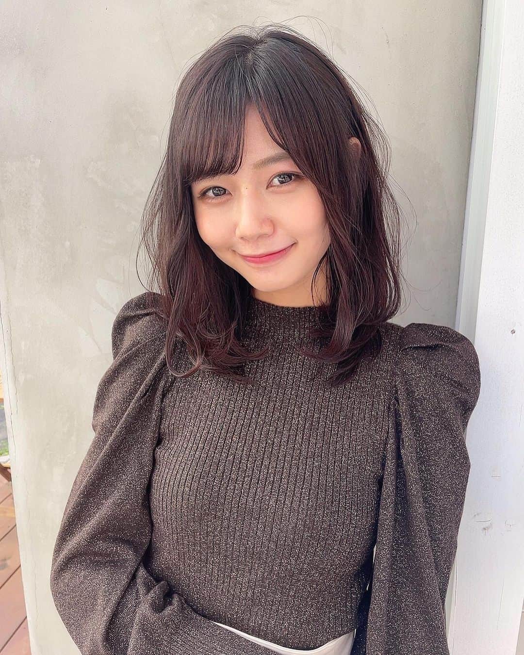 杉浦みずきのインスタグラム：「. ばっさりカットしました〜☺️✂︎ 軽くなった〜✨ いつも素敵にして下さるてんさん（ @tenhouo ）ありがとうございます〜☺️✨」
