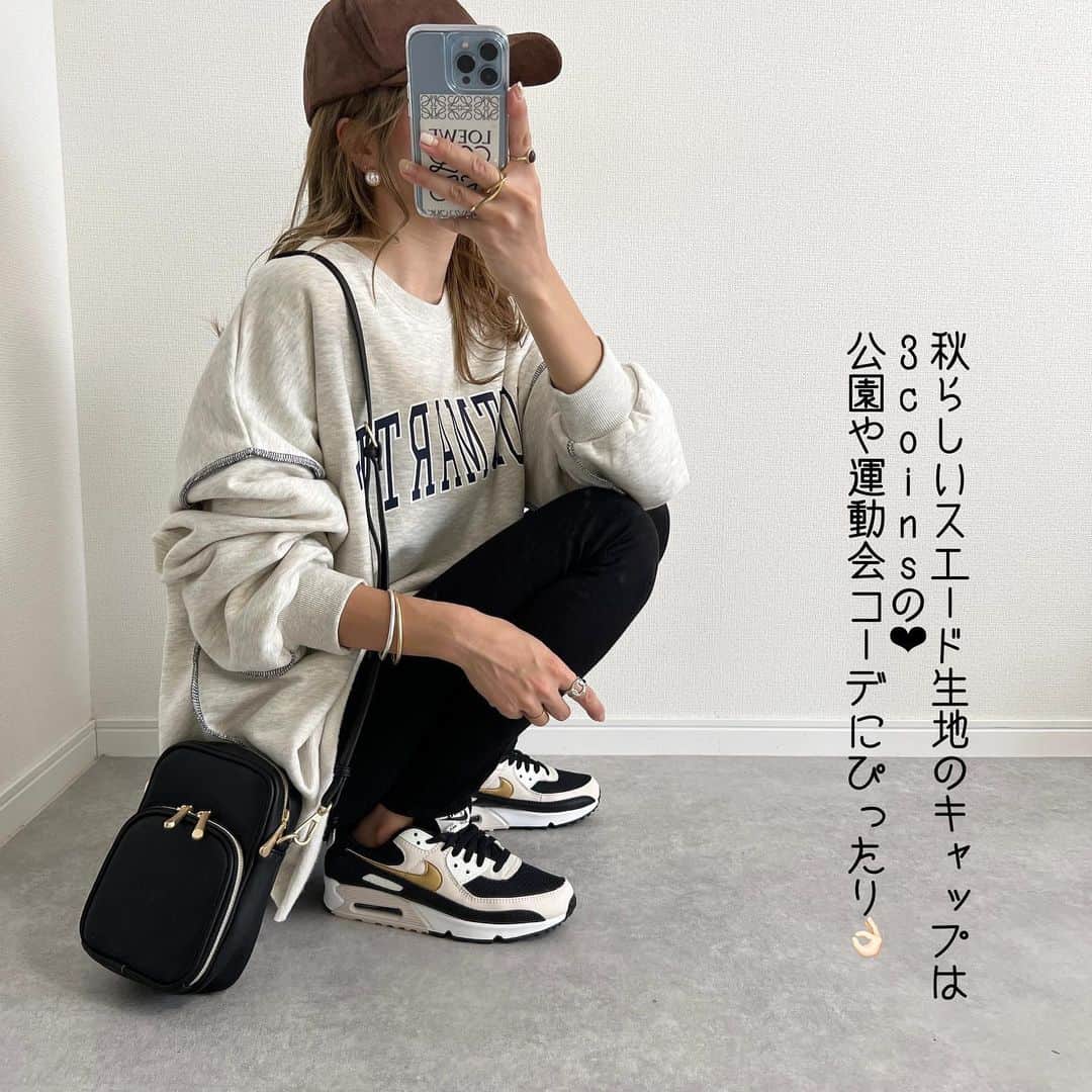 Miyoさんのインスタグラム写真 - (MiyoInstagram)「【3coins購入品&BonjourSagan】　 コーデ詳細はスワイプ▷▷▷ ⁡ トレンドのロゴスウェットは @bonjoursagan の♡ 裏起毛であったかくて お尻が隠れる丈感なのが嬉しい🥰 ☑︎zozoで1000円offクーポンが出てます✨ ⁡ 先日3coinsで買った スエード生地のキャップが 秋コーデにぴったりで大活躍しそう🍁 ちなみに指輪とバングルもスリコ❤︎ ⁡ ⁡ ⁡ ロゴスウェット…#Bonjoursagan #ウルトラストレッチスキニーハイライズジーンズ　…#UNIQLO#ユニクロ ピアス・スニーカー…#NIKE 楽天roomに載せてます ブーツ…#ZARA#ザラ バッグ…#しまむら#bottegaveneta キャップ…#3coins#スリーコインズ ⁡ ⁡ ⁡ ⁡ ⁡ #ユニクロコーデ#しまむらコーデ#しまむらパトロール#しまパト#ザラコーデ#ザラジョコーデ#ザラジョ#ママコーデ#ママファッション#デニムコーデ#プチプラコーデ#プチプラファッション#シンプルコーデ#カジュアルコーデ#大人カジュアル#大人可愛い#きれいめカジュアル#骨格ウェーブ#3児ママ ⁡ ⁡」10月17日 20時52分 - miyopu