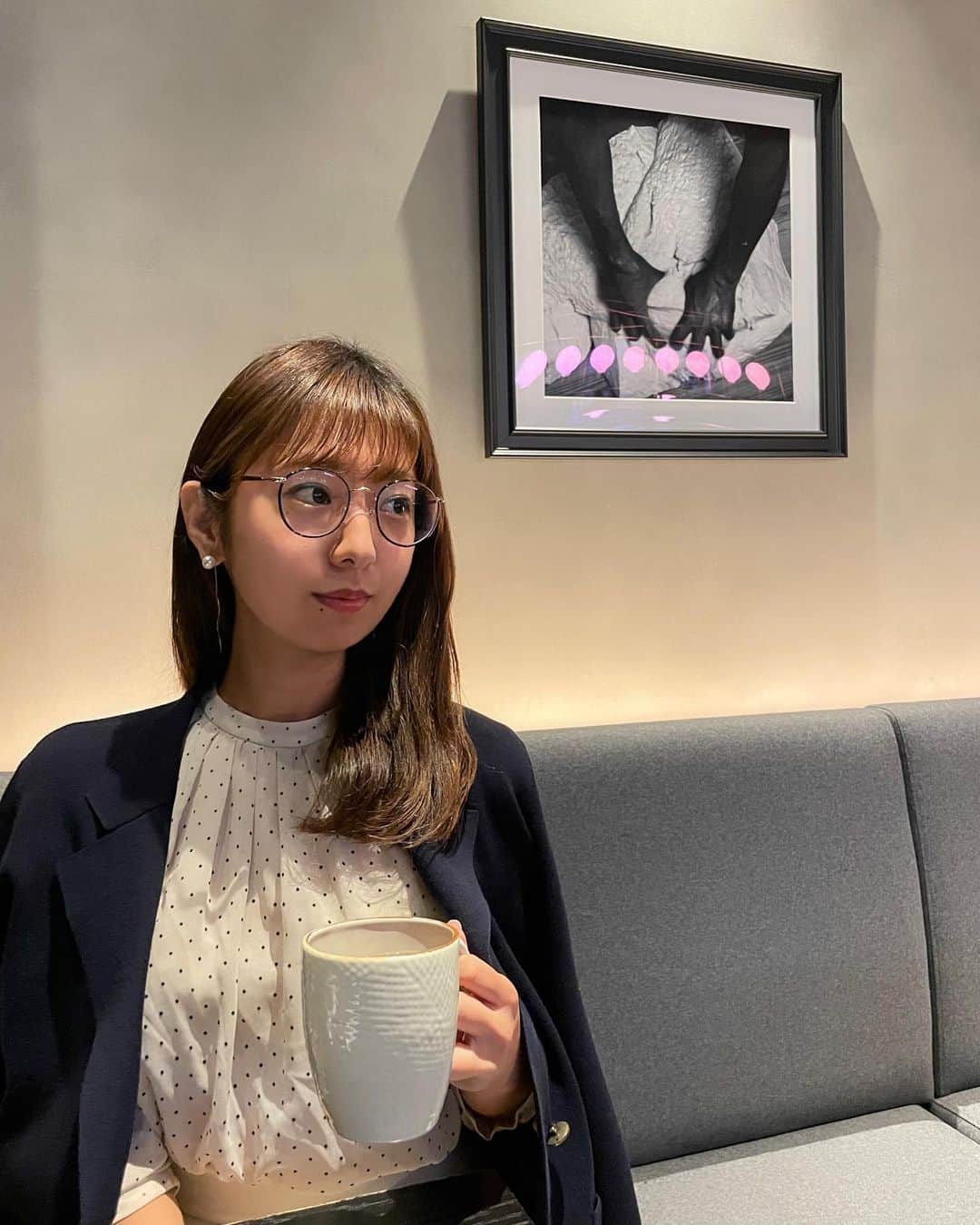 のインスタグラム：「🕶 . 国際メガネ展 IOFTが あすから20日にかけて 東京ビッグサイトで行われます🐨 . IOFT2021公式インフルエンサーに 選んで頂きました✨ メガネ好きとしては嬉しい限りです🥺 . いろんなデザインのメガネを たくさん見られるのが楽しみ💕 . 第34回国際メガネ展 IOFT(@ioft_pr ) 10月18日(月)〜20 日(水) 10:00〜18:00 ※最終日は17:00 東京ビッグサイト  #ioft2021インフルエンサー  #ioft #国際メガネ展 #メガネ #眼鏡 #メガネ女子 #メガネコーデ #東京ビッグサイト #moscot #zev」