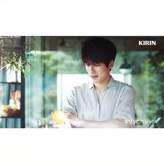 坂口健太郎のインスタグラム：「「午後の紅茶　おいしい無糖　香るレモン」 よろしくお願いします☺︎☺︎☺︎」