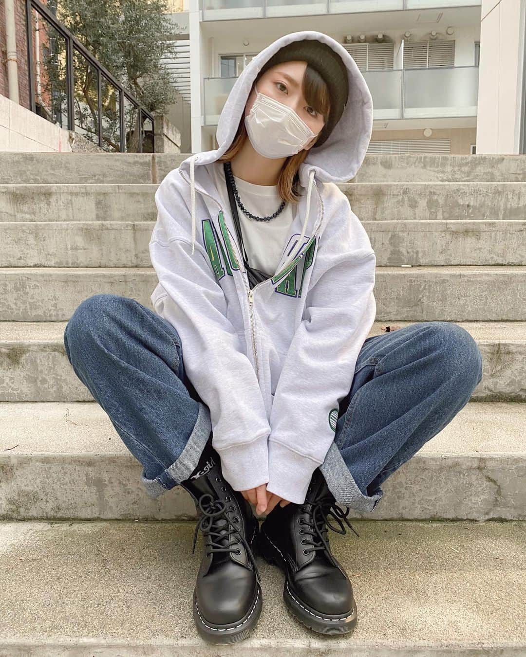にこのインスタグラム：「めがしんでるけどげんきです みなさんはげんきですか」