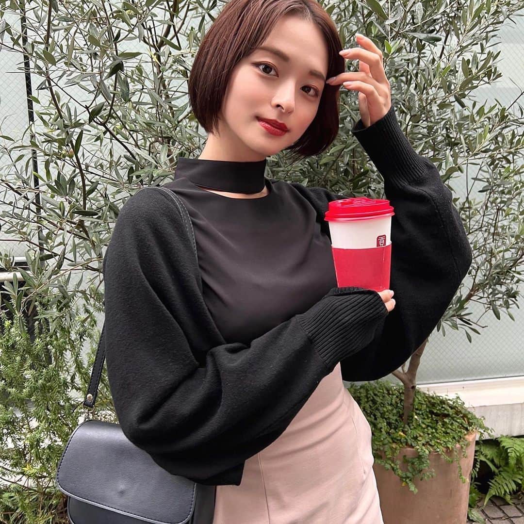 かおりのインスタグラム：「・ ・  今日寒すぎて ホットのウーロンミルクティー飲んだ！  ホットの季節だね〜☕️」