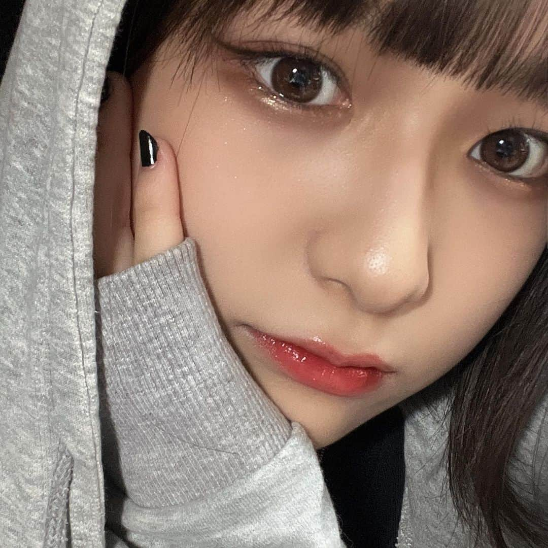 佐藤ひなたさんのインスタグラム写真 - (佐藤ひなたInstagram)「・ ・ 本格的にパーカーの季節到来👼  今日 急に寒すぎだよ💦  メイクがばちばちに上手くいって 心の中で舞い上がってる ひな((ε( ｰөｰ)໒꒱· ﾟ  みんな気温差に気をつけよう！💪🏻  #パーカー #パーカー好きと繋がりたい  #フード大好き ♡ #メイク #真似した  #谷口布実 さん (  #おふみ さん) #かてぃ さん #ひな #06 #ひなdays」10月17日 21時49分 - hinata_sato_official