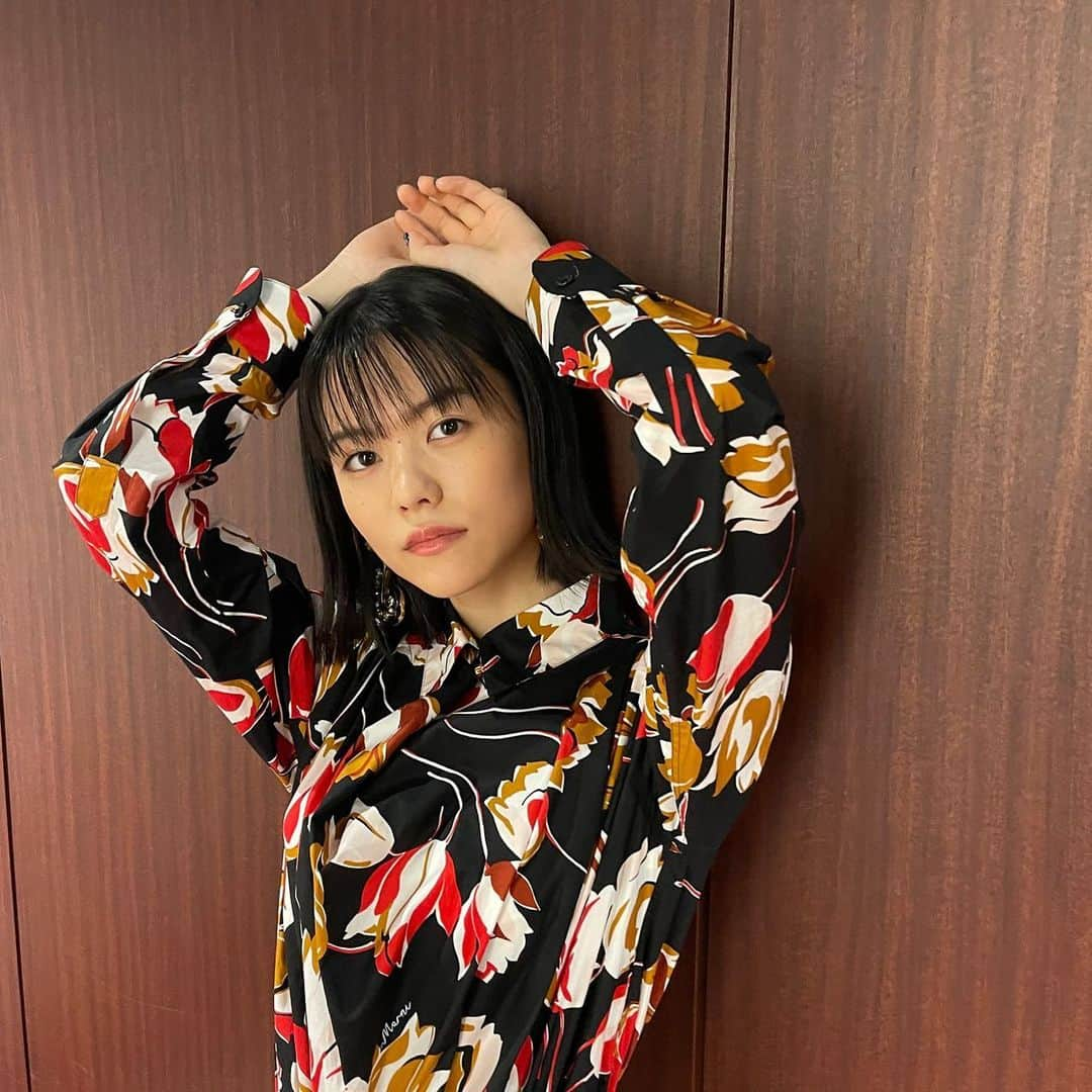 志田彩良さんのインスタグラム写真 - (志田彩良Instagram)「・ #かそけきサンカヨウ 公開記念舞台挨拶3日目。 お足元の悪い中お越し下さった皆様 ありがとうございました！ この3日間で既に沢山の方に届いているのだと 実感できる事が多く、感謝の気持ちでいっぱいです🙇🏻‍♀️🌹」10月17日 21時56分 - sarashida_official