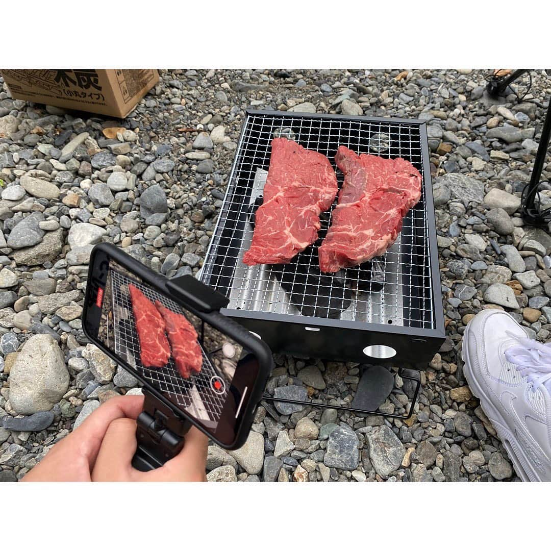 三宿菜々さんのインスタグラム写真 - (三宿菜々Instagram)「. 初キャンプ🏕（ロケ） え、これ以上の幸せあるの？ って本気で連呼した🥺♡  楽しすぎましたぁ😭 これはハマってしまう…  はしゃぎ過ぎて、 もっと料理とか沢山 あったのに写真がないよ🙄  #とりあえず脚開きすぎ #キャンプ #キャンプ女子 #ショットグラス可愛い♥ #ありがとう」10月17日 22時35分 - mishuku_nana