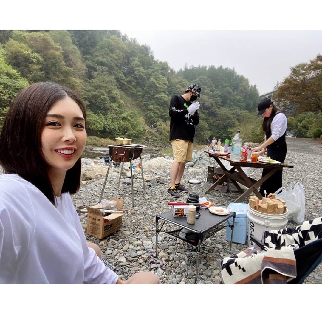 三宿菜々さんのインスタグラム写真 - (三宿菜々Instagram)「. 初キャンプ🏕（ロケ） え、これ以上の幸せあるの？ って本気で連呼した🥺♡  楽しすぎましたぁ😭 これはハマってしまう…  はしゃぎ過ぎて、 もっと料理とか沢山 あったのに写真がないよ🙄  #とりあえず脚開きすぎ #キャンプ #キャンプ女子 #ショットグラス可愛い♥ #ありがとう」10月17日 22時35分 - mishuku_nana