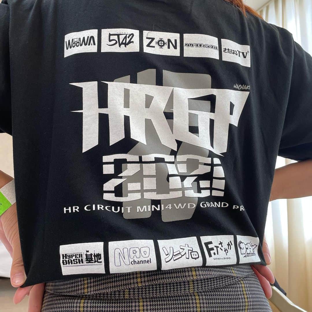 及川奈央さんのインスタグラム写真 - (及川奈央Instagram)「#なおチャンネル は一昨日から福岡県に参りました。 数々のミニ四駆YouTuberの皆さんやお客様に助けていただき、カッコイイマシンが誕生しました。 本当に皆様お優しい。。 そして本日 #HRGP2021 初参加させていただきました¨̮ お会い出来た皆々様、本当にありがとうございました！ 記念すべき大会に参加させていただけてとても貴重で幸せな時間でした。 Tシャツもかっこいい♡ YouTube #なおチャンネル にて来月以降に公開されますので、是非お楽しみに。」10月17日 23時52分 - naooikawa