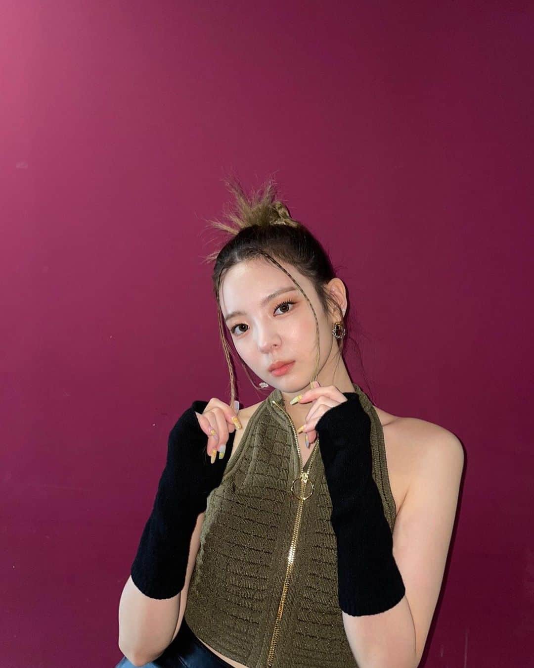 ITZYさんのインスタグラム写真 - (ITZYInstagram)「제발 stop it please don’t kill my vibe ❌❌」10月17日 23時59分 - itzy.all.in.us