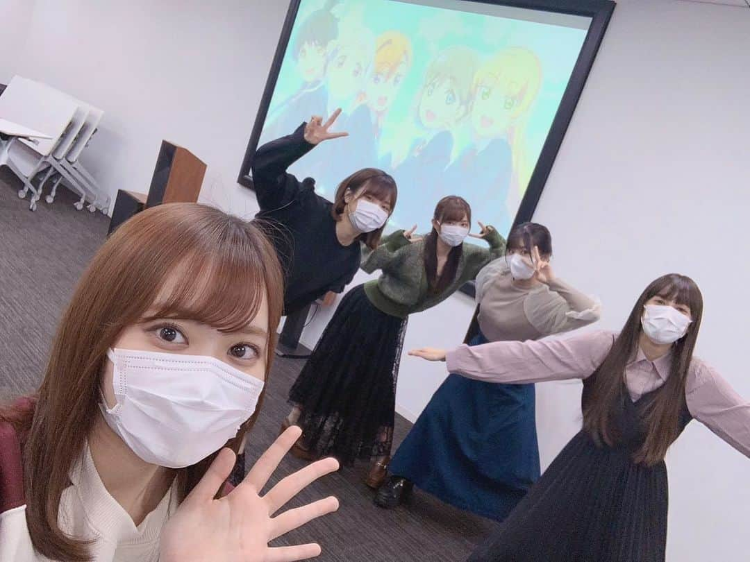 青山なぎささんのインスタグラム写真 - (青山なぎさInstagram)「TVアニメ「ラブライブ！スーパースター!!」 第12話までご覧いただきありがとうございました✨  実は！ 私たちキャストも第12話をリアタイしていました〜☺️  5人揃って見るのは第1話ぶりで、また違った緊張感がありました😌  色んな感情が溢れて涙を堪えるのに必死で、喉痛くなりました笑 泣くの我慢すると、喉痛くなるのわかりますか？笑  皆さんからの応援、本当に励みになっています！ いつもありがとうございます✨ Liella!は全力で駆け抜けていきますので、これからもよろしくお願いします！  色んな自撮りシリーズ📸  #lovelive #Liella #ラブライブスーパースター」10月18日 12時22分 - aoyamanagisa_official