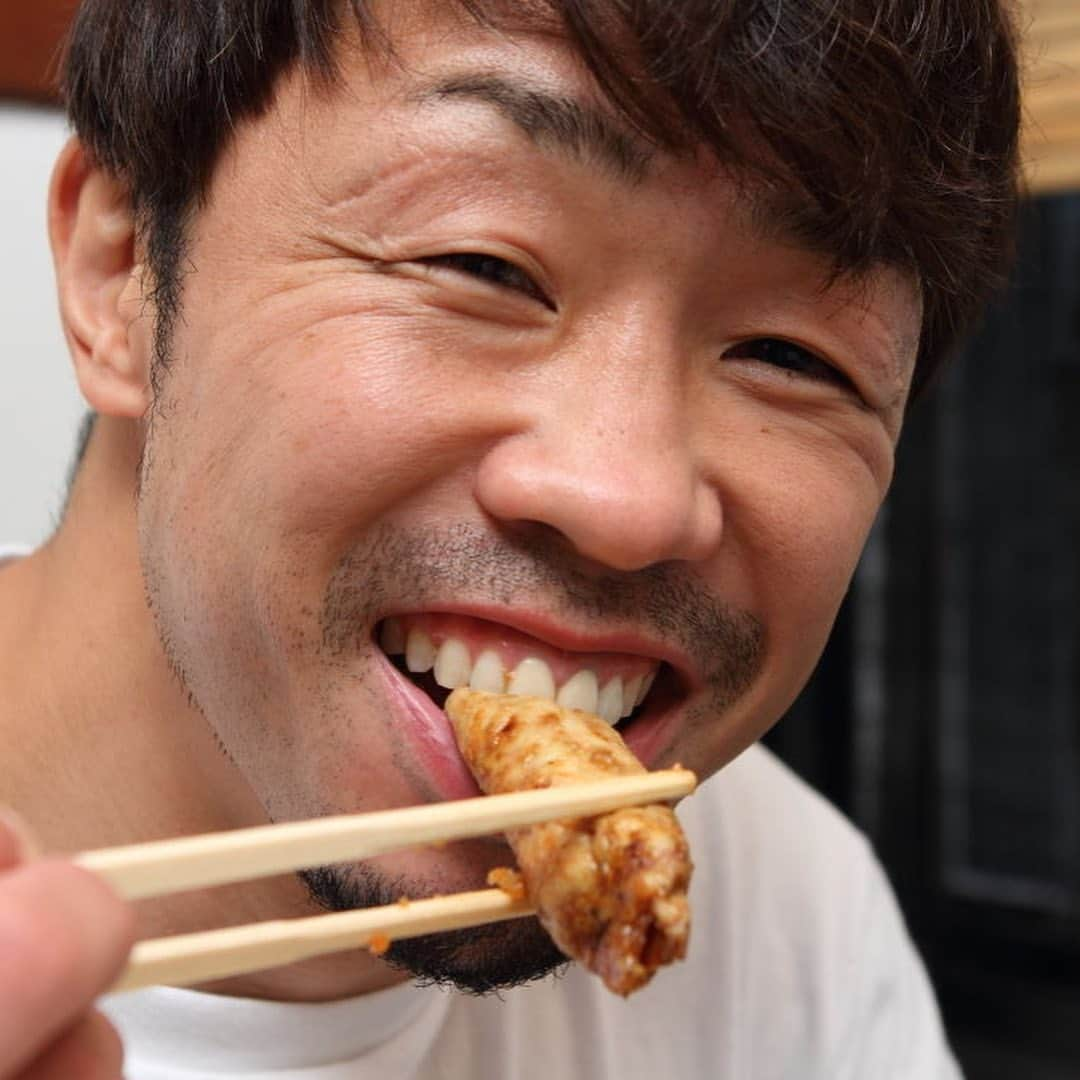 八重樫東さんのインスタグラム写真 - (八重樫東Instagram)「「いわて　食でつながろうフェア」開催中。 フェアに参加するお店の一つ「鳥焼処　車屋」さんで オール岩手食材の特製弁当をいただいてきました。  この「んめぇ！」弁当をたくさん食べてもらえたら、 岩手出身として嬉しい限りです。  #いわて食でつながろうフェア #iiiwate  @iwate_campaign  URL: https://magazine.hitosara.com/article/2738/」10月18日 13時12分 - yaegashiakira0225