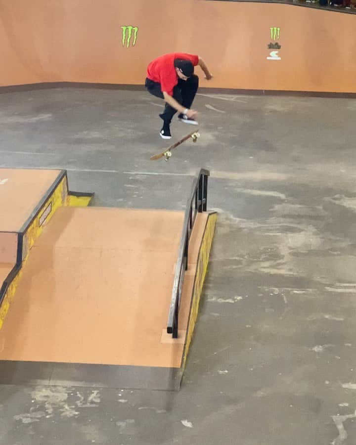ジェイク・イラーディのインスタグラム：「It’s always a good time in Tampa!!!@spottampa  Congrats on 🥇 @shanejoneill」