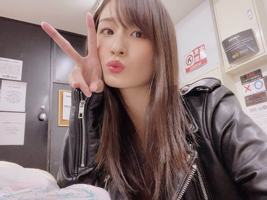 清瀬汐希さんのインスタグラム写真 - (清瀬汐希Instagram)「. . 今日は寒かったね。。 ライダースが大好きな季節❤️ (いただきもの✨)  本日は定期ライブ ありがとうございました🙏🏻✨ 今日はいつもより早かったから 間に合わなかった人が多くて ごめんね、平日なのにありがとう🥺 よかったらまたライブ来てね✨  NEOと『Attention Please』コラボさせていただきました✈️❣️ 久しぶりでやっぱ最高だった☺️ やりたかったオバドラはまた別の機会に♡！ みんなはどうだった？？  誰かの生誕を第3者目線から 見るのがすごく好き。 ファンのみんなの熱い想いとかを 感じれるから感動する♡ そういうのってほんと素敵だと思う✨ みなさんもおつかれ様でした☺️❤️  次回は25日(月) ハロウィンライブ！ 仮装するよ〜🧟‍♀️❤︎ この日限定だから観に来てね！ またライブ告知は別でします🙆🏻‍♀️！ . . . -------------------------------- 【10月のイベントスケジュール】 . ♧ 10月21日(木) RISE計量(配信) ♧ 10月22日(金) RISE152 ♧ 10月23日(土) ミスコン関係イベント ♧ 10月25日(月) Can-on!定期ライブ ♧ 10月26日(火) RISE計量 ♧ 10月27日(水) RISE ♧ 10月30日(土) Can-on!ハロウィンライブ ♧ 10月31日(日) Can-on!ハロウィンライブ . -------------------------------- 【きよちゃん情報】  🎠ファンクラブ「きよちゃんの秘密基地」 もやってます！ご入会お待ちしています♪  🎠デジタル写真集『いちばん星みつけた』発売中！  🎠清瀬の公式YouTubeチャンネル 　『清瀬とこの夜』ができました！ 　チャンネル登録よろしくお願いします ❁  🎠sherbetの派生ユニット〈Can-on!〉 としても活動していきます！Twitterとshowroom をやってます！応援よろしくお願いします☺︎！ -------------------------------- 【SNS】 ❤︎ Twitter  ❤︎ Instagram ❤︎ YouTube 「#清瀬とこの夜 」 ❤︎ ミーグラム ❤︎ Tiktok -------------------------------- . . #清瀬汐希 #sherbet #canon #インスタグラビア #グラビア #グラドル #奇跡の美神ディテール #follow #followｍe #likeforlikes #gravure #ootd #japanesegirl #instagravure #instagood #扎心了 #东京 #tokyo #萌 #粉我 #좋아요환영 #赞 #偶像」10月18日 22時27分 - yuki_kiyose_