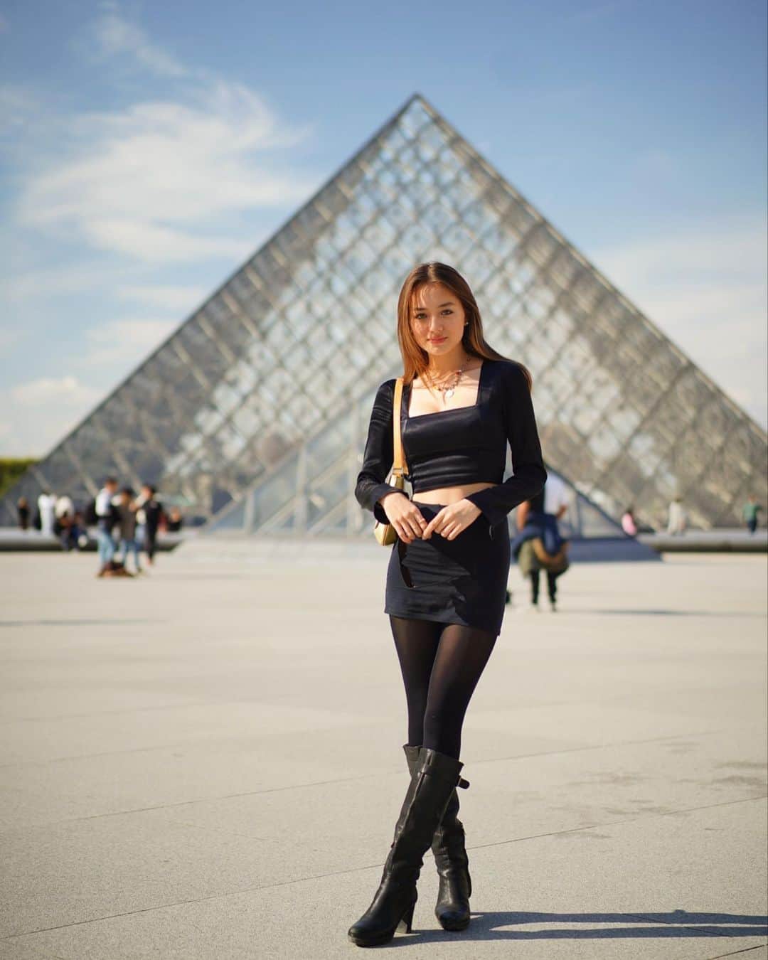 サクラ・キルシュさんのインスタグラム写真 - (サクラ・キルシュInstagram)「louvre 🎨 . パリ旅行の最後の写真！お天気ずっと最高でした☀️また行きたい<3 . #louvre #louvremuseum #louvrepyramid #louvreparis #paris #parisfrance #ootd #ootdfashion #ootdshare #ootdstyle」10月18日 20時57分 - sakura_kirsch