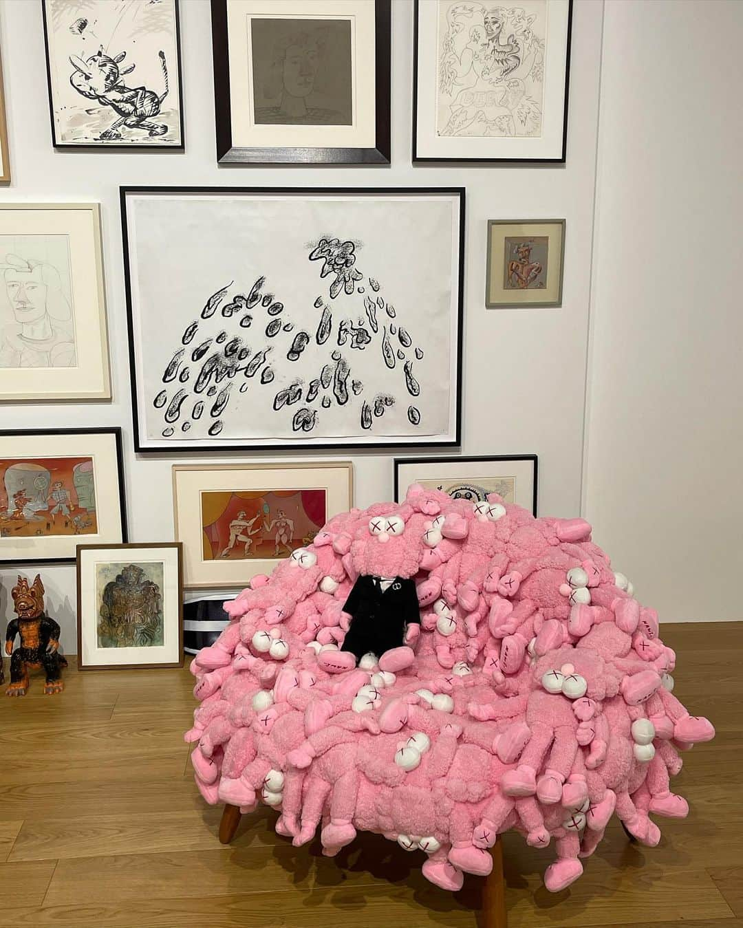 野崎萌香さんのインスタグラム写真 - (野崎萌香Instagram)「幼馴染とKAWS🐇✖︎✖︎🎀🧤👨‍👩‍👧‍👦  Thanks❣️ @kaws」10月18日 21時01分 - moeka_nozaki