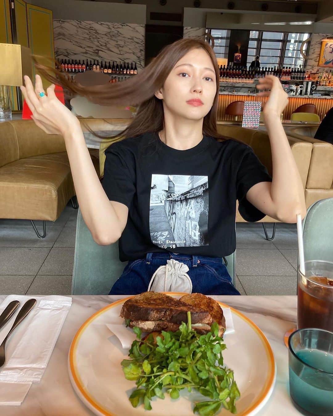 大野いとのインスタグラム：「久しぶりにお姉と。❣️🥪 billsでゆったり過ごしたよ〜😌☕️  そしてご報告です！ FBS福岡放送にて11月19日の18:30〜「#福岡ゲンジン」に出演させていただくことになりました☺️‼︎また詳しくはまた載せますね✨ぜひチェックしてください❄️」